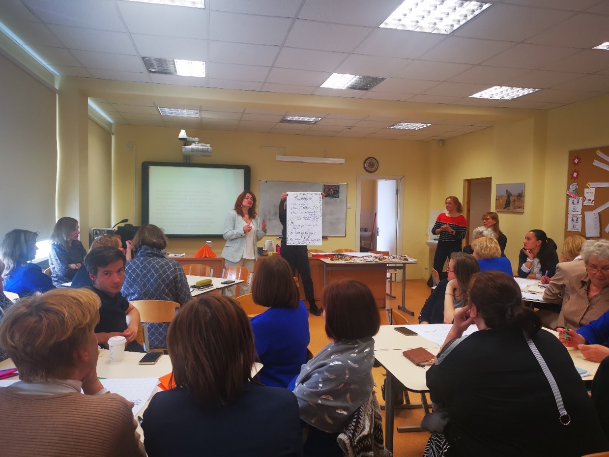 Valodu jomas grupa prezentē sava darba rezultātus